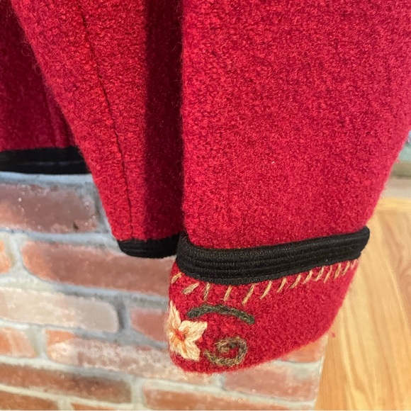 Icelandic Embroidered Jacket - Picture 3 of 12